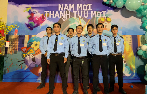 Khi bảo vệ quán karaoke thu nhập 20 triệu đồng